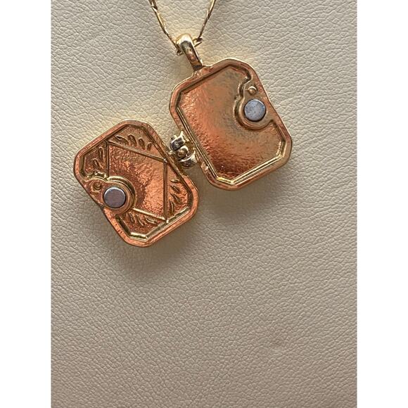 Vintage-Style Double-Layer Gold-Tone Locket Necklace - Picture 3 of 10